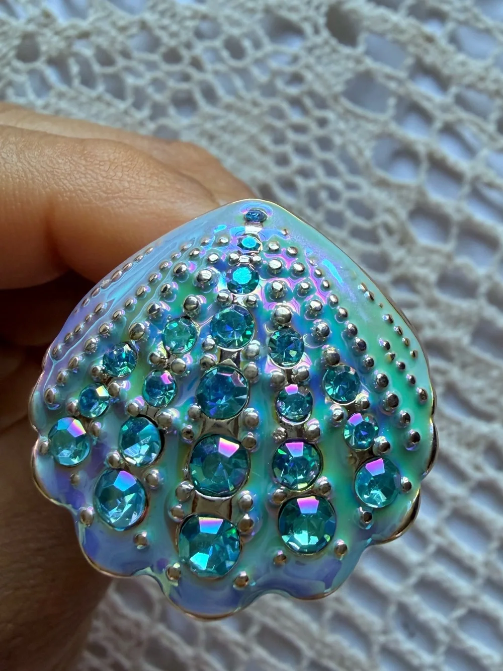 Betsey Johnson Sirens Cove Clam Shell Stretch Ring - Picture 8 of 9